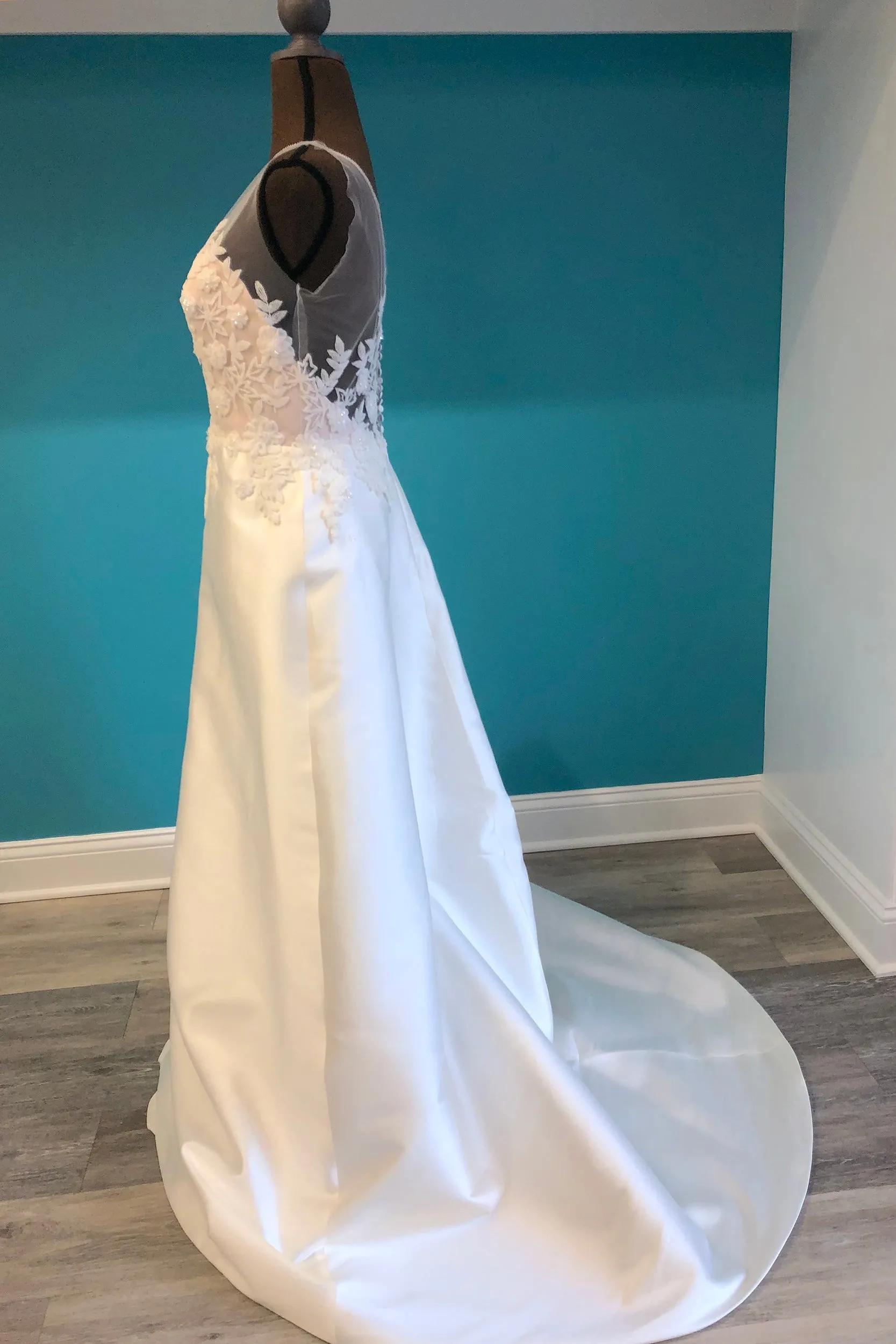 Atelier Pronovias Style CAITLIN