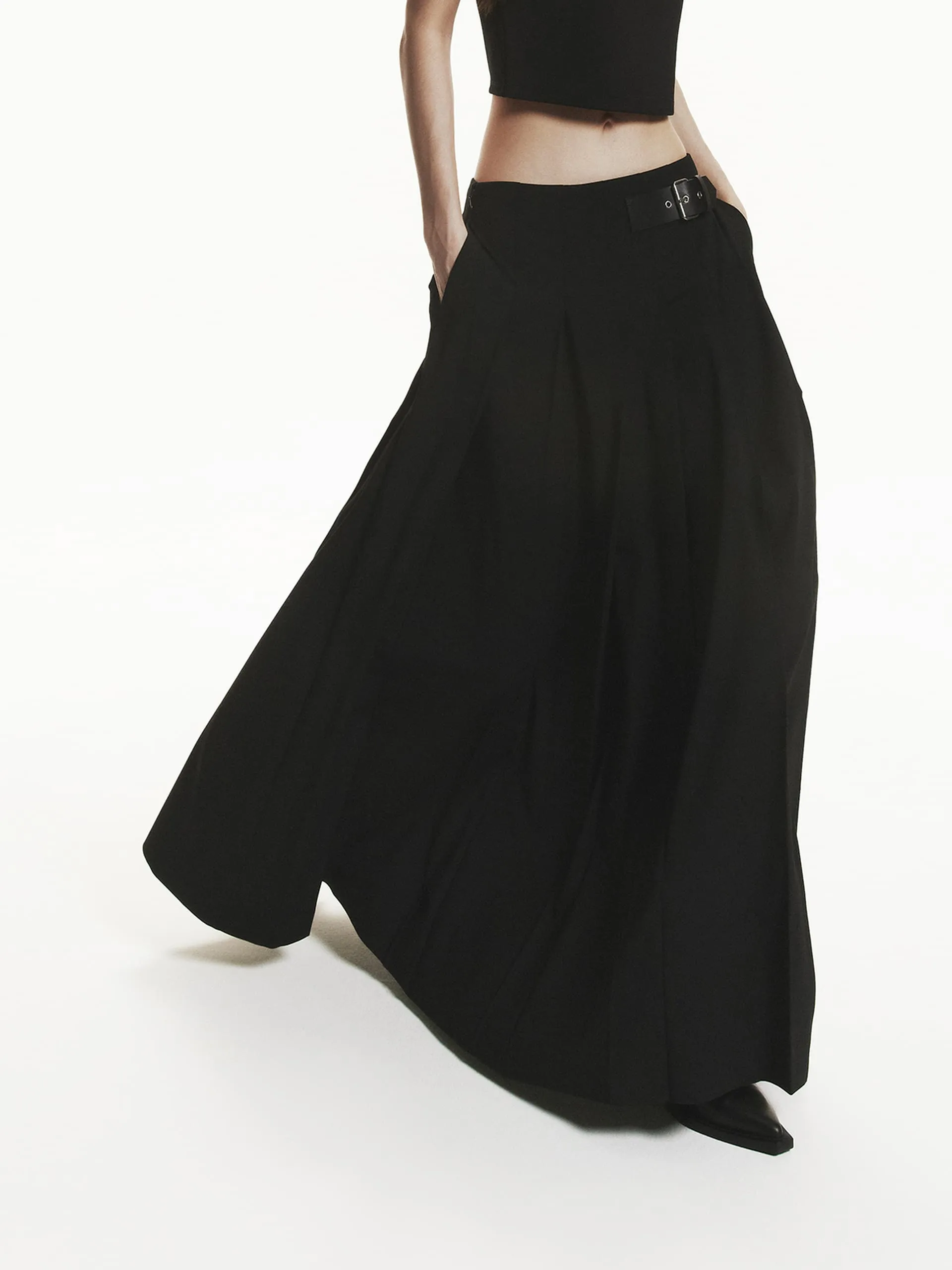 Buckle Detail Pleated Skirt