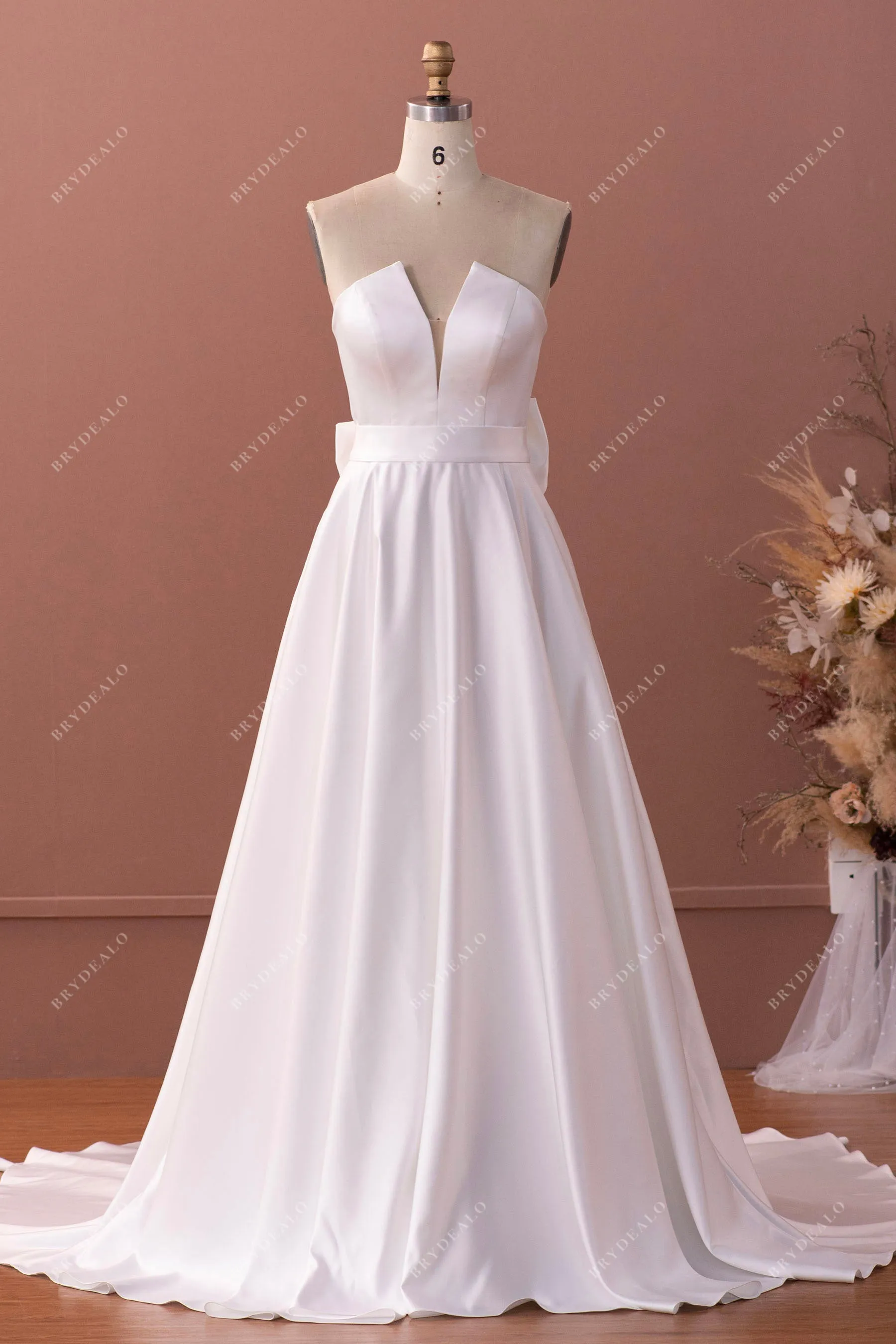 Strapless V-cut Satin Elegant A-line Wedding Dress with Detachable Bowknot