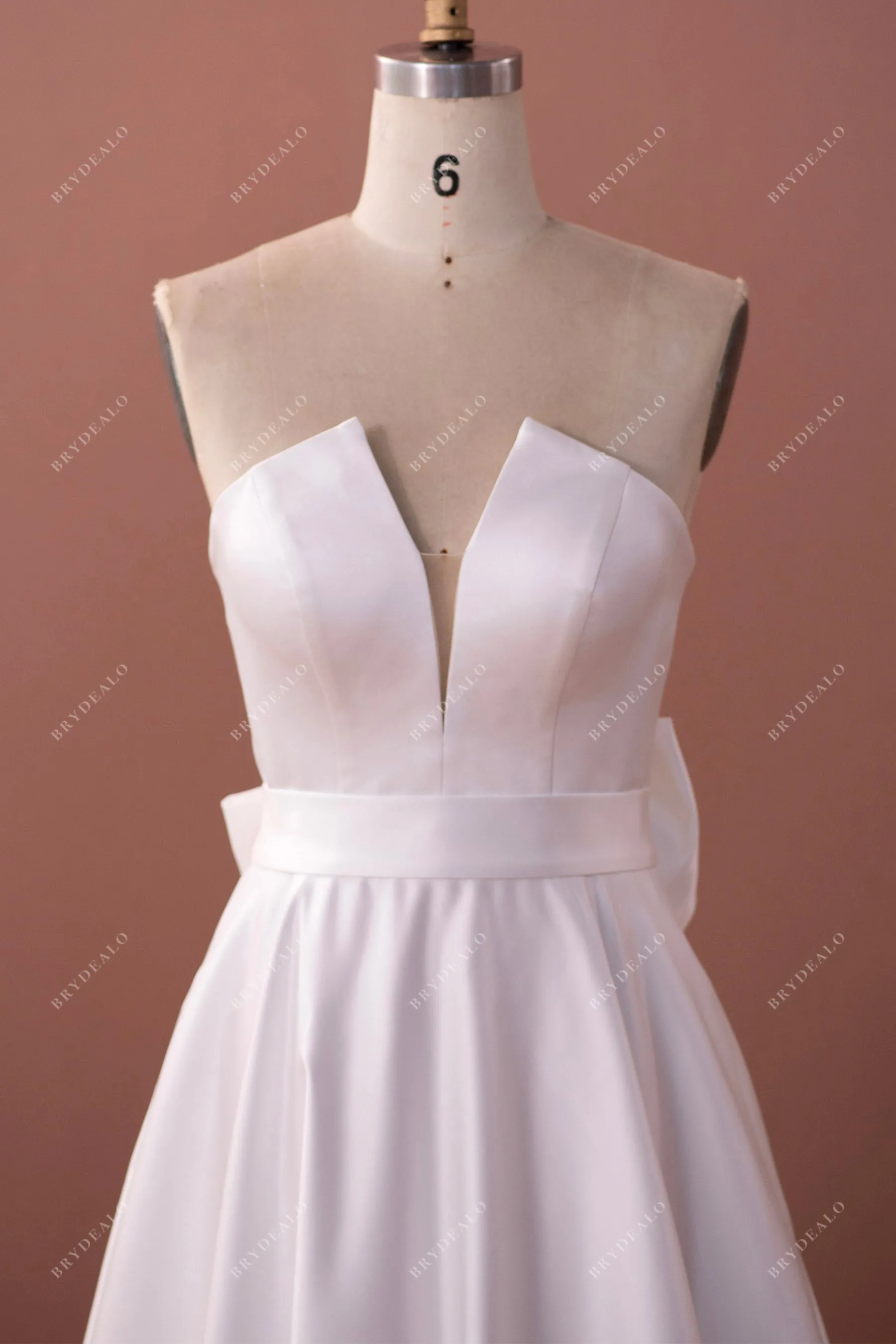 Strapless V-cut Satin Elegant A-line Wedding Dress with Detachable Bowknot